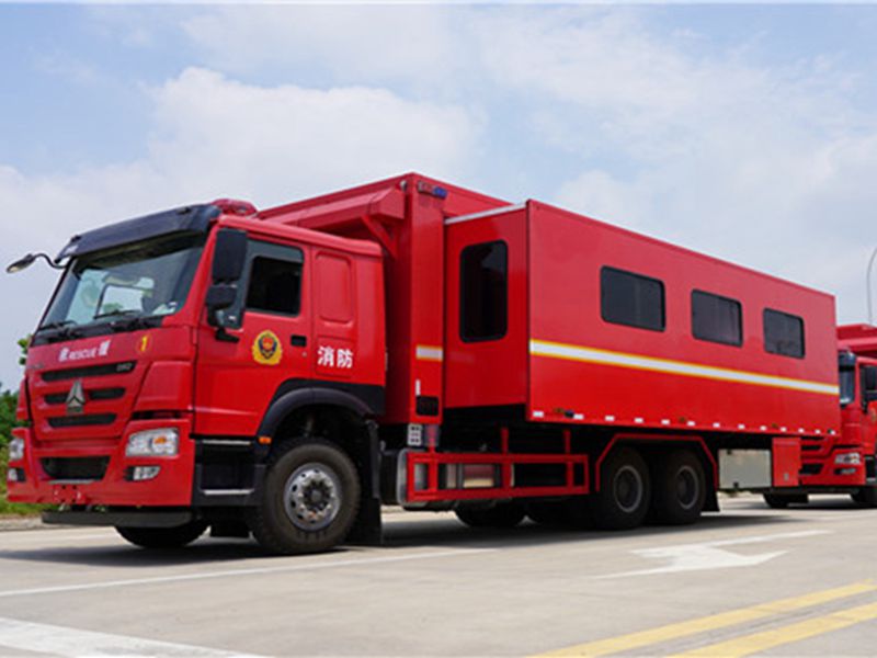 重汽後雙橋宿營車